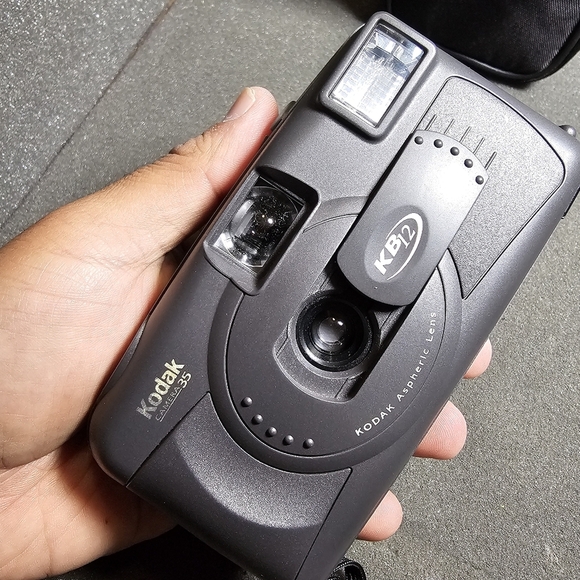 Kodak KB12 35mm Point & Shoot Film Compact Pocket Camera Untested With Case i do - Picture 7 of 11